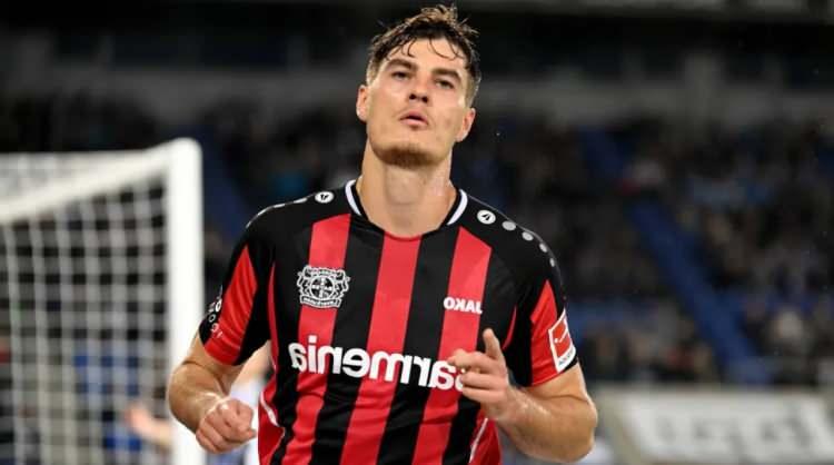 <p>Beşiktaş, Patrick Schick için geri sayıma geçti.<br />
<br />
Leverkusen'e satın alma opsiyonlu kiralama teklifi gönderildi.<br />
<br />
Çek yıldız da Türkiye'ye gelmeye sıcak bakıyor.<br />
<br />
(FANATİK)</p>