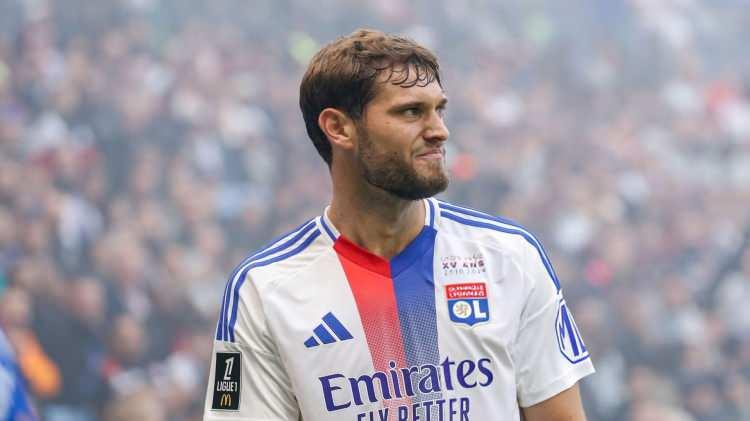 <p>6 milyon euroluk piyasa değeri bulunan Tessmann için 2 milyon euro teklif eden Beşiktaş beklemeye geçti.</p>
