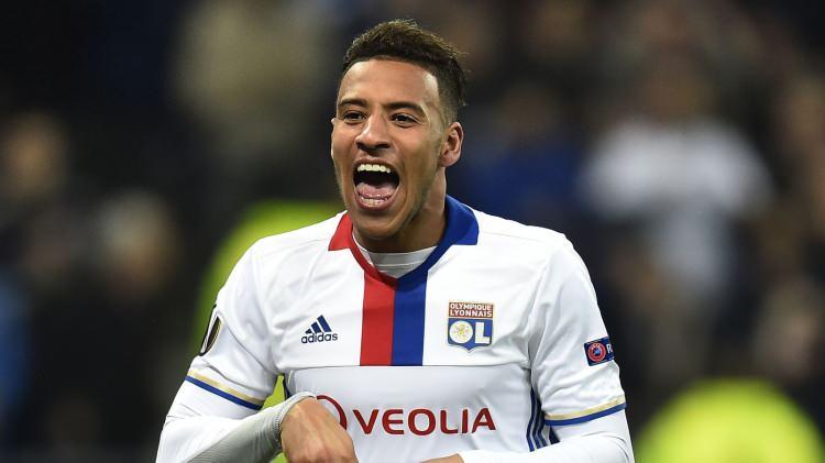<p><strong>LYON'UN KAPTANI GELİYOR!</strong></p>
<p> </p>
<p>Merkez orta sahaya da takviye yapmak isteyen Kara-Kartal, Lyon'un kaptanı Corentin Tolisso ile anlaşmak üzere.</p>