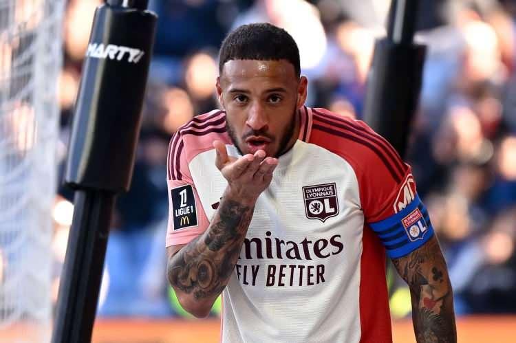 <p>Lyon ile 2027'ye kadar sözleşmesi olan 30 yaşındaki Tolisso'nun kulüpten ayrılmaya sıcak baktığı ve Beşiktaş ile 3 yıllık anlaşmaya yakın olduğu öğrenildi.</p>