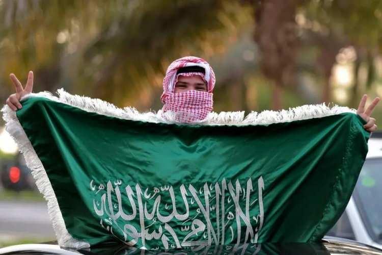 <p><span style="color:#B22222"><strong>9) SUUDİ ARABİSTAN</strong></span></p>
<p> </p>
<p>Yemen'deki Husilere karşı ateşkes süreçlerine rağmen hava saldırılarını sürdürdü.</p>
<p> </p>
<p><strong>BM ve insan hakları kuruluşları, özellikle sivillere yönelik saldırılarda ateşkes ihlali vurgusu yaptı.</strong></p>