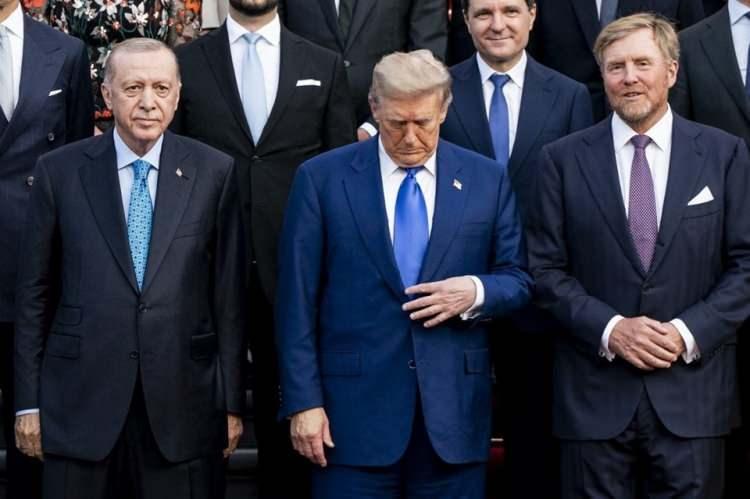 <p>Cumhurbaşkanı Recep Tayyip Erdoğan ve ABD Başkanı Donald Trump, 24 Haziran'da NATO zirvesi için gittikleri Lahey'de bir araya geldi. Erdoğan ve Trump arasındaki görüşmede küresel ve bölgesel konular değerlendirilirken, dünya basını görüşmeyi yakından takip etti.</p>