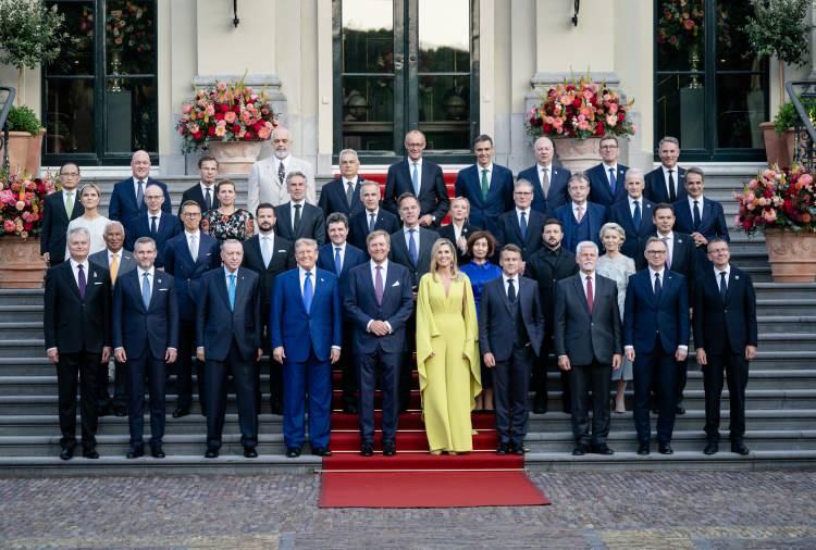<p><strong>TOPONTİKİ: İKİ LİDER ABD-TÜRKİYE İLİŞKİLERİNİN GELİŞTİRİLMESİNDE KARARLI</strong></p>
<p>Yunan Topontiki, iki liderin görüşmesinde Türkiye ve ABD arasındaki mevcut iyi ilişkilerin teyit edilmesinin yanı sıra bu ilişkilerin daha da geliştirilmesi yönündeki kararlılığın dile getirildiğini vurguladı.</p>