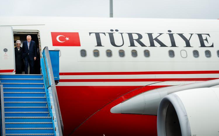 <p>Arabnews, Erdoğan'ın İran-İsrail ateşkesinden memnuniyet duyduğunu aktarırken, Türkiye'nin Ukrayna savaşının bitmesi için ABD ile birlikte çalışabileceğini kaydetti.</p>
