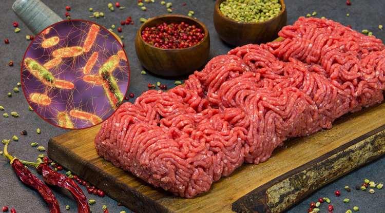 <p>Son dönemde artan denetlemeler sonrası insan sağlığını tehdit eden ürünler marketlerden tek tek toplatılıyor. Son olarak Fransa'da satılan iki ünlü et markası ürünlerinde ölümcül zehirlenmelere yol açan salmonella bakterisi tespit edildi.</p>