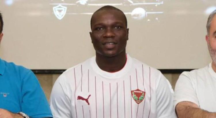 <p>Trendyol Süper Lig'in dikkat çeken golcüsü Vincent Aboubakar, İstanbul'a transfer görüşmeleri için geliyor.<br />
<br />
Kamerunlu yıldızın yeni adresi Kocaelispor olabilir.<br />
<br />
(FANATİK)</p>