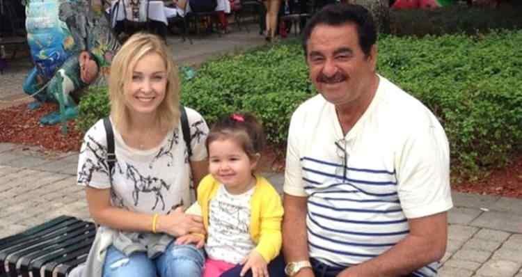 <p>İbrahim Tatlıses’in Ayşegül Yıldız ile evliliğinden dünyaya gelen kızı Elif Ada, karne heyecanı yaşadı.</p>