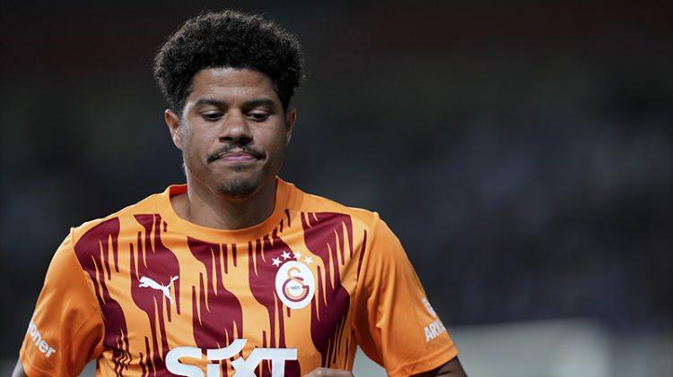 <p>İngiliz ekibinde teknik direktör Unai Emery'nin bu transferi çok istediği ve oyuncuyu transferde öncelik olarak belirlediği aktarıldı.</p>