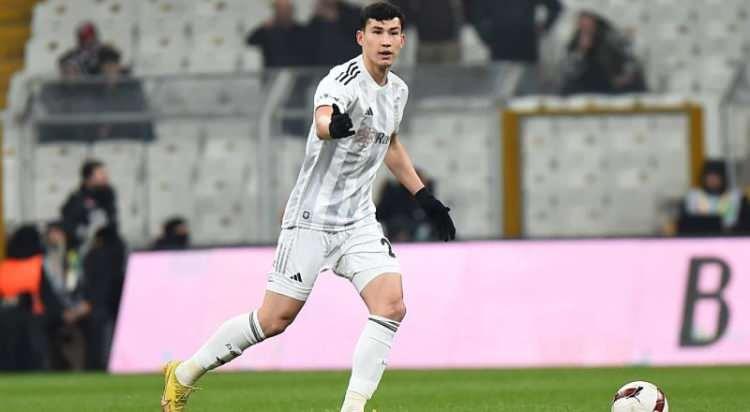 <p>Beşiktaş'ın Kazak futbolcusu Bakhtiyor Zaynutdinov’a Rusya’dan talip çıktı.<br />
<br />
Daha önce Rusya’da CSKA ve Rostov formaları giyen Bakhtiyor için bu kez Spartak Moskova ihtimali belirdi. <br />
<br />
(FANATİK)</p>