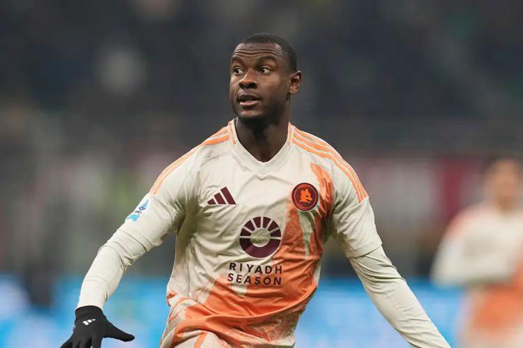 <p>Galatasaray, Roma'da forma giyen Evan Ndicka'nın transfer şartlarını sordu.<br />
<br />
Cimbom'un 26 yaşındaki stoper için yakında İtalyan ekibine bir teklif yapacağı öne sürüldü.<br />
<br />
(FANATİK)</p>