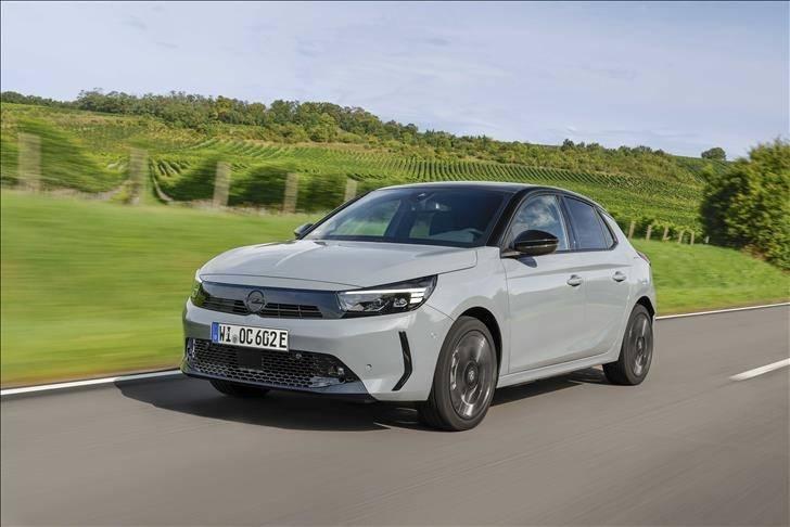 <p><span style="color:#B22222"><strong>İşte 2025 yılında satın alınabilecek sedan elektrikli otomobiller ve fiyatları...</strong></span></p>
<p> </p>