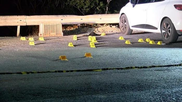 <p>Gözaltına alınan Samet T. ve saklanmasına yardım eden amcası Aytekin T. emniyete götürüldü. Diğer yandan, Oya Budak'a yaklaşık 6 ay önce cinsel istismarda bulunduğu öne sürülen Anıl Ö.'nün ise tutuklanarak cezaevine gönderildiği öğrenildi.</p>