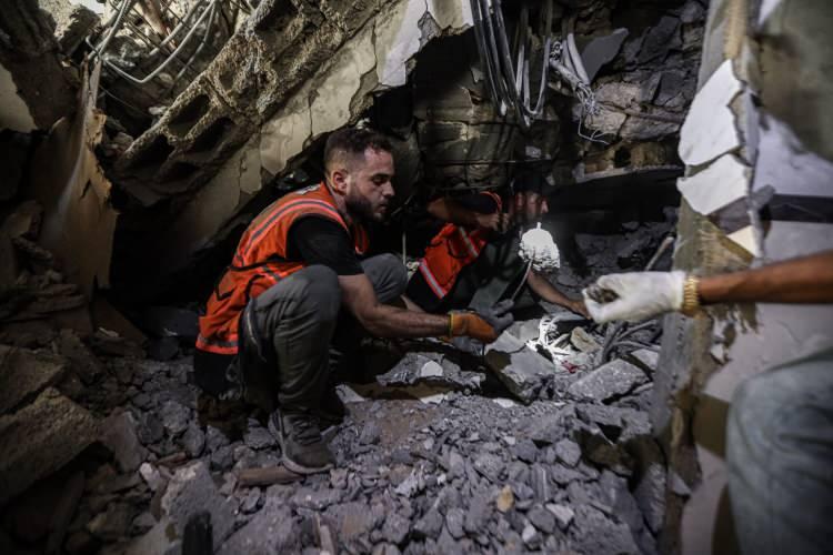 <p>İsrail Ordu Sözcüsü Avichay Adraee, Gazze Şeridi'nin kuzeyinde yer alan Gazze kenti bölgesi, Cibaliya, Zeytun Şarki'nin mahalleleri, Belde Kadime, Turkmen, Cedide, Tuffah, Derec, Sabra, Cibaliya Beled, Cibaliya Nezle, Muasker Cibaliya, Ravda, Nehda, Zuhur, Nur, Selam ve Tel Zater beldelerinin boşaltılmasını istedi.</p>