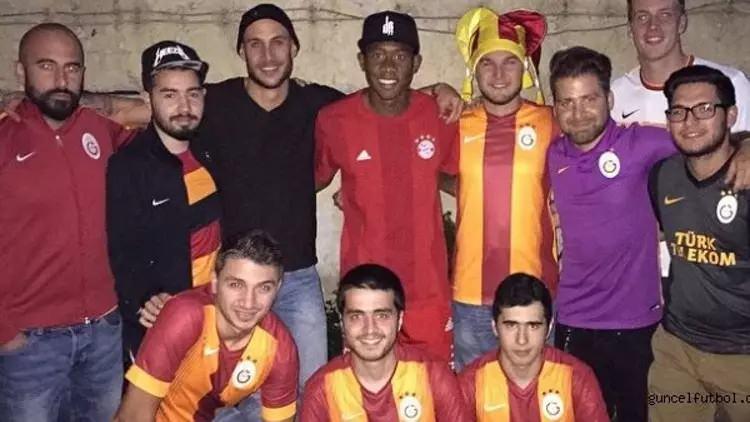 <p>Galatasray için geçmişte maçlara kadar gelen Avusturyalı yıldız, daha önce yaptığı açıklamada çocukluğunda Viyana'da çok fazla Türk arkadaşı olduğunu ve bu yüzden, bir Türk takımına sempati duyduğunu belirtmiş ve Galatasaray'ı seçtiğini vurgulamıştı.</p>