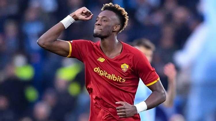 <p>Beşiktaş yönetimi, geçtiğimiz sezon Milan'da kiralık oynayan ve bonservisi Roma'da bulunan Tammy Abraham'ın transferi için görüşmelere başladı. <br />
<br />
(FOTOMAÇ)</p>