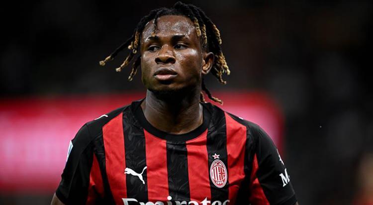 <p>Milan'ın yeni teknik patrano Allegri'nin kadroda düşünmediği Nijeryalı kanat oyuncusu, takım arayışlarına başladı.<br />
<br />
Samuel Chukwueze'nin, menajerler tarafından Fenerbahçe'ye önerildi.<br />
<br />
(FANATİK)<br />
</p>