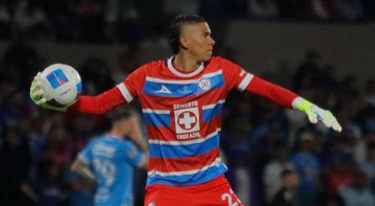 <p>Galatasaray, kaleci transferi için Santa Cruz'un eldiveni Kevin Mier'e yöneldi.<br />
<br />
Kolombiyalı kaleci Cim Bom'a sıcak bakıyor.<br />
<br />
(AKŞAM)</p>