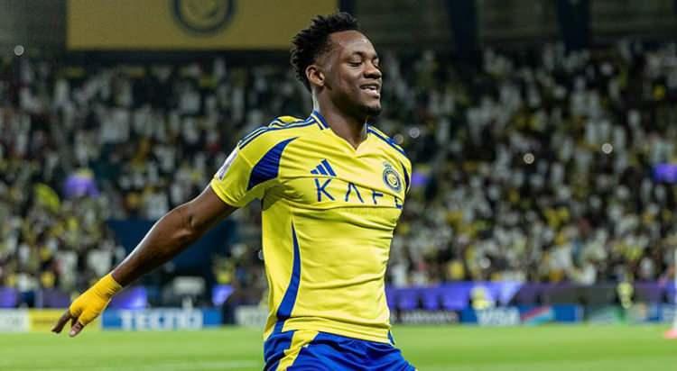 <p>Al Nassr'dan ayrılmak isteyen ve bir süredir Fenerbahçe'nin gündeminde olan Jhon Duran ile ilgili bir gelişme yaşandı.<br />
<br />
21 yaşındaki Kolombiyalı forvete yapılan 10 milyon Euro'luk kiralama teklifi kabul edilmeyen sarı lacivertliler, yeni bir teklifle Körfez ekbinin kapısını çalacak.<br />
<br />
(TAKVİM)</p>