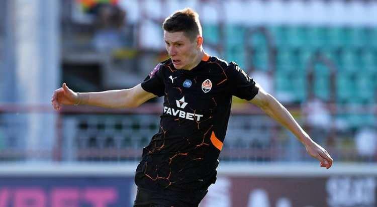 <p>Devre arasında alınamayan Artem Bondarenko için Trabzonspor, yaz döneminde Shakhtar Donetsk'nin kapısını bir kez daha çaldı.<br />
<br />
Daha önce 7 milyon Euro önerilen 24 yaşındaki 10 numara için sıkı pazarlıklar sürüyor.<br />
<br />
(FOTOMAÇ)</p>
