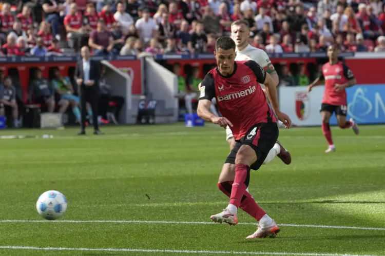 <p>Beşiktaş'ın golcü transferinde önceliğinin Patrik Schick olduğu belirtildi.<br />
<br />
Leverkusen'de düşük maaş alan Çek golcü, bu nedenle transfere sıcak bakıyor.<br />
<br />
(AKŞAM)</p>
