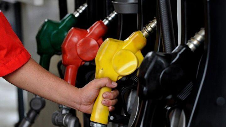 <p>Brent petrolün düşüş eğilimini sürdürmesi halinde akaryakıtta yeni indirimlerin kapıda olduğu değerlendiriliyor.</p>
<p> </p>