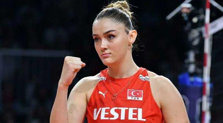 <p>Saat düşkünü olduğu bilinen ünlülerin başında Kıvanç Tatlıtuğ geliyor.</p>