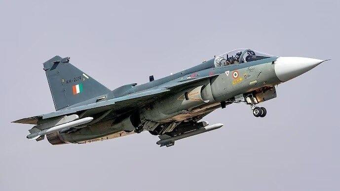 <p><strong><span style="color:#B22222">HAL TEJAS - Hindistan</span> | 38</strong></p>