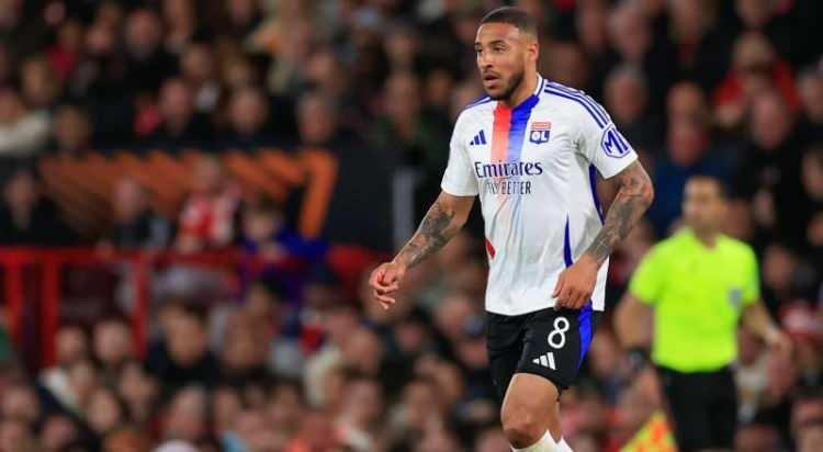 <p>Beşiktaş, Lyon'da başarılı bir sezon geçiren Tolisso için temaslara başladı.<br />
<br />
Fransız kulüple yapılacak ilk görüşmede zorunlu satın alma opsiyonlu kiralama teklifi yapılacak.<br />
<br />
(SÖZCÜ)</p>