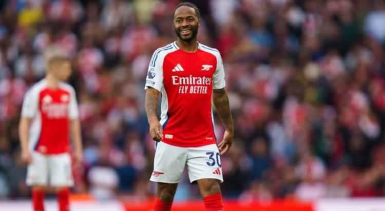 <p>Beşiktaş'ta Raheem Sterling heyecanı yaşanıyor.<br />
<br />
Başkan Adalı'nın bizzat yönettiği transferin sonuçlanmasının an meselesi olduğu iddia edildi.<br />
<br />
(FOTOMAÇ)</p>