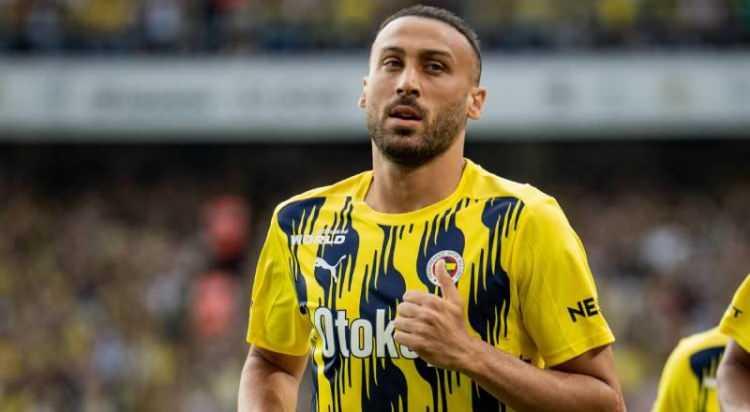 <p>Fenerbahçe ile yol ayrımında olan Cenk Tosun'a, Süper Lig ekiplerinden Eyüpspor talip oldu.<br />
<br />
Selçuk Şahin, deneyimli oyuncunun transferiyle bizzat ilgileniyor. <br />
<br />
(FANATİK)</p>