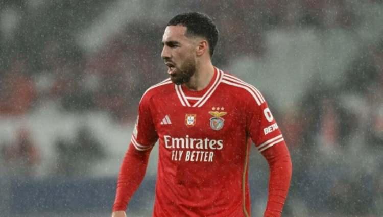 <p>Fenerbahçe, Benfica'da forma giyen Orkun Kökçü için harekete geçti.<br />
<br />
Portekiz basını, hocasıyla tartışan oyuncuyu Mourinho'nun istediğini yazdı.<br />
<br />
(TÜRKİYE)</p>