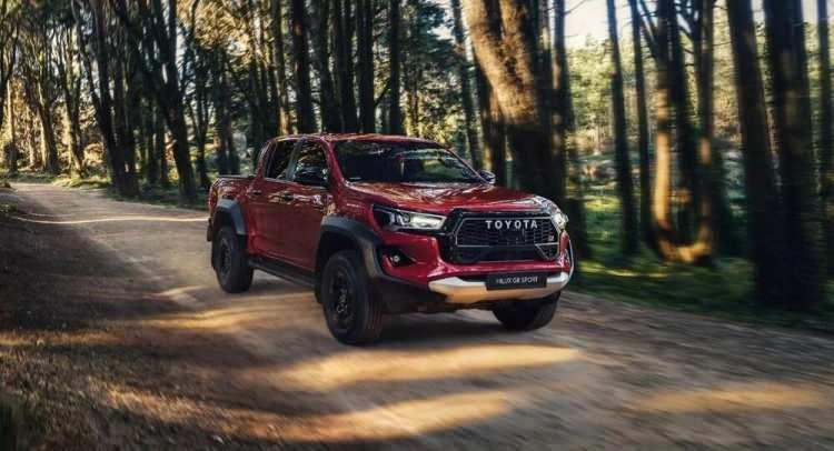 <p><strong>Toyota Hilux</strong></p>
<p><br />
<br />
Başlangıç paketi mevcut fiyatı 2 milyon 69 bin lira, yüzde 50 ÖTV'li hali 2 milyon 984 bin 133 lira</p>
<p> </p>
<p>Tam donanımlı modeli mevcut fiyatı 2 milyon 970 bin lira, yüzde 50 ÖTV'li hali 4 milyon 283 bin 652 lira.</p>