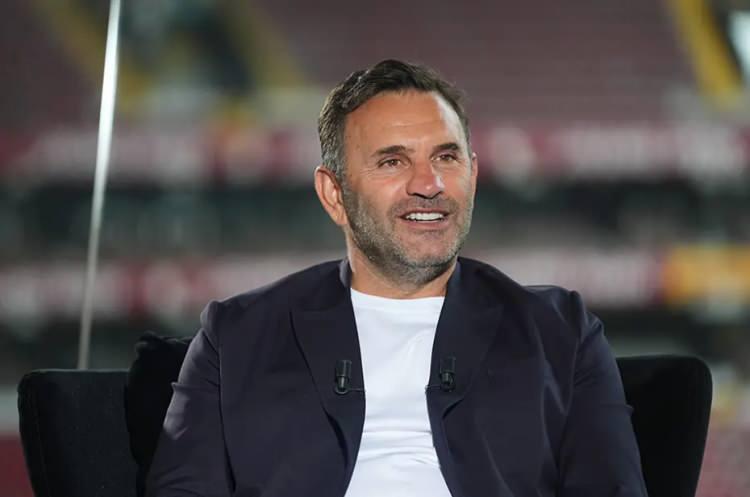 <p>Galatasaray, teknik direktör Okan Buruk'a yeni sözleşme önerecek.<br />
<br />
Sarı-kırmızılılar, sözleşmesi 2026'da sona erecek Buruk'a 1+2 yıllık sözleşme teklif edecek.<br />
<br />
(HÜRRİYET)<br />
</p>