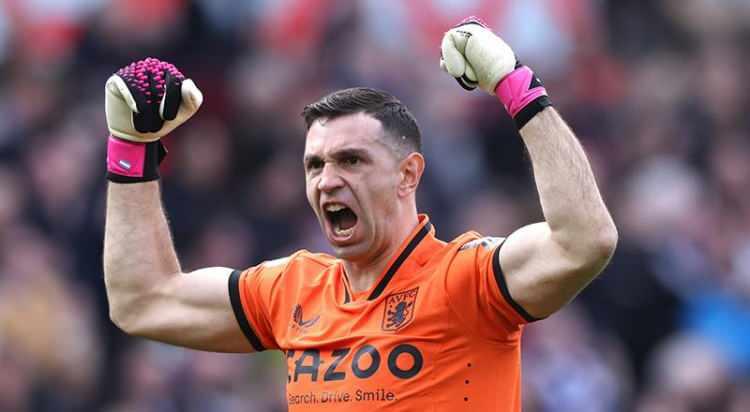 <p>Fernando Muslera'nın ayrılığının ardından kaleci arayışlarını sürdüren Galatasaray, Aston Villa'nın Arjaninli file bekçisi Emiliano Martinez'i transfer etmek için devreye girdi.<br />
<br />
(TAKVİM)</p>