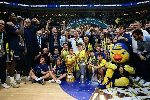 <p>Bu müsabakalarda 67 galibiyet ve 17 yenilgi yaşayan Fenerbahçe Beko, yüzde 79,7 galibiyet oranı yakaladı.</p>