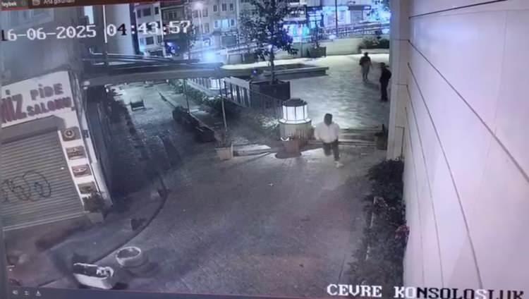 <p><span style="color:rgb(33, 37, 41)">Olay, 16 Haziran Pazartesi günü 04.50 sıralarında Beyoğlu Kocatepe Mahallesi’nde meydana geldi. Edinilen bilgiye göre Orhan Doğan, yanında bulunan 3 arkadaşıyla sohbet etmeye başladı. </span></p>