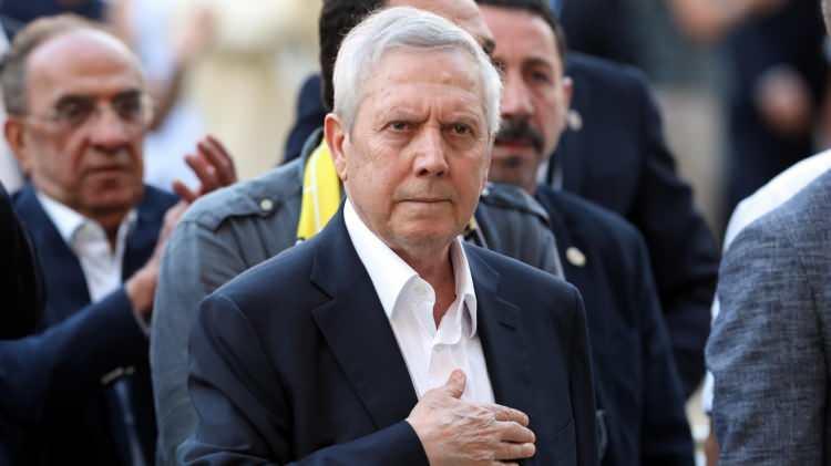 <p><span style="color:#B22222"><strong>AZİZ YILDIRIM GERİ Mİ DÖNÜYOR?</strong></span></p>

<p> </p>

<p>Fenerbahçe’nin eski başkanı Aziz Yıldırım, kamuoyu desteğinde öne çıktı:</p>

<p>Tüm katılımcıların %37,4’ü, Yıldırım’ın yeniden başkan olması gerektiğini düşünüyor.</p>

