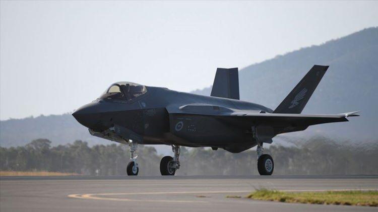 <p>ABD Savunma Bakanlığının 2026 mali yılı savunma bütçesindeki değişiklik çalışması kapsamında F-35 Lightning II uçağı tedariğinin 74'ten 47'ye düşürülmesi planlanıyor.</p>