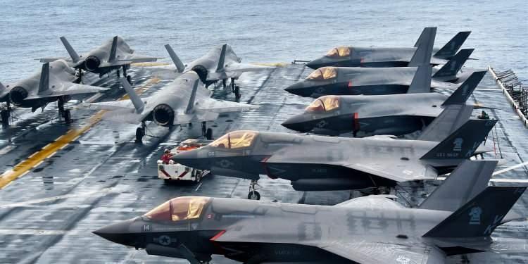<p>F-35'in programında izlenen eş zamanlı üretim ve test stratejisi de pahalı tasarım değişikliklerine ve iyileştirmelere yol açtığı için eleştirilere konu olmuştu.</p>