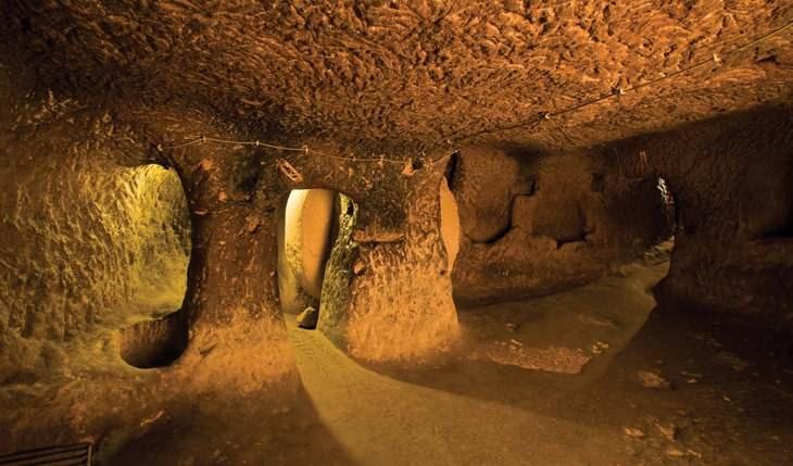 <p>Sanayi ve Teknoloji Bakanlığının yeni teşvik sisteminde yer alan "Yerel Kalkınma Hamlesi Programı" ile Nevşehir'de kurulacak yer altı veri merkezlerine özel teşvikler de sağlanacağını kaydeden Varol, <em><strong>"Bakanlıkça özel sektör yatırımlarına teşvikler sunulacak. 240 milyon liraya kadar kredi desteği, makine teçhizat hibe desteği, vergi muafiyeti ve indirimi ile SGK işveren kurum desteği sağlanacak."</strong></em> diye konuştu.</p>