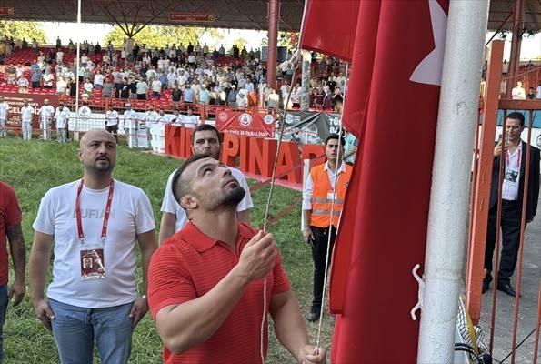<p>Türkiye Geleneksel Güreşler Federasyonu Başkanı İbrahim Türkiş de Türkiye'de en seçkin güreş alanının Kırkpınar olduğunu dile getirdi.</p>
