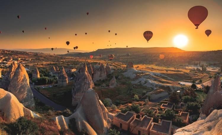 <p><em><strong>"Çalışmamızda Nevşehir'de kurulacak veri merkezinin yatırım ve işletme maliyetinin İstanbul ve Ankara'ya kıyasla yüzde 45 düşük maliyetli olabileceğini gördük. Elektrik giderinin de İstanbul'a kıyasla yüzde 24 oranında düşeceğini hesapladık. Veri merkezlerinin kurulması için yer seçilmesinde doğal veya insan kaynaklı afet ile savaş ve terör risklerinin az olması önemli. Nevşehir deprem riski en az olan illerden biri ve ülkenin de ortasında. Bu yüzden veri güvenliği sağlanmasında önemli potansiyele sahip."</strong></em></p>