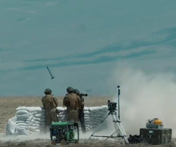 <p><strong>FÜZELERİ LAZERLE KÖR EDİYOR</strong><br />
<br />
ASELSAN'dan yapılan açıklamaya göre, güdümlü füzeye çok bantlı lazer enerjisi göndererek arayıcı başlığını körelten YILDIRIM-100'ün testleri başarıyla gerçekleştirildi. </p>
<p> </p>