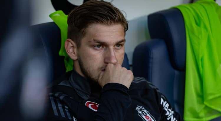 <p>Aston Villa, Semih Kılıçsoy için Beşiktaş'la görüşmelere başladı.<br />
<br />
Kara Kartal, İngiliz ekibinin 15 milyon euroluk bonservis teklifine sıcak bakıyor.<br />
<br />
(FANATİK)</p>
