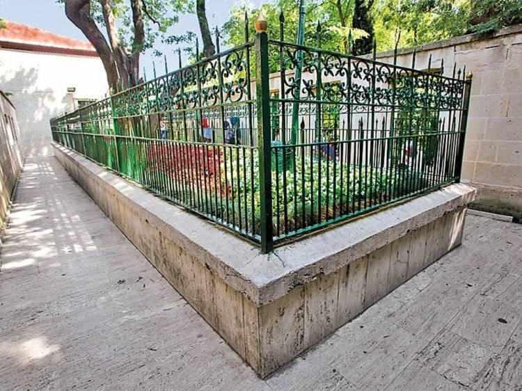 <p><strong>Hz. Yuşa Peygamber'in mezarı İstanbul, Beykoz'dadır.</strong></p>