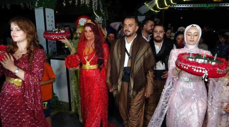 <p>Damadın Abisi Ünal Cintan ise gelen bütün misafirlere teşekkür ederek, gelin ve damada bir ömür mutluluklar diledi.</p>