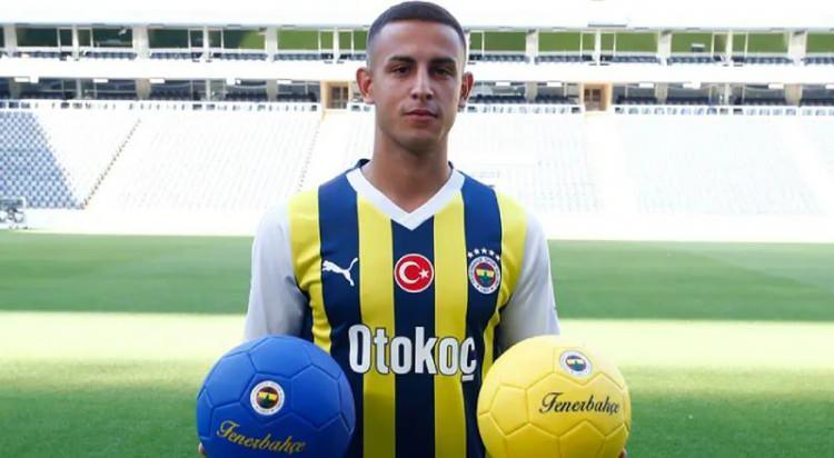 <p>Fenerbahçe'nin genç orta saha oyuncusu Bartuğ Elmaz, İsviçre ekibi Zurih ile anlaşmaya vardı.<br />
<br />
Fenerbahçe ile Zurih arasındaki görüşmeler de olumlu ilerliyor. Son pürüzler giderildikten sonra Bartuğ, satın alma opsiyonuyla kiralanacak.<br />
<br />
(SÖZCÜ)</p>