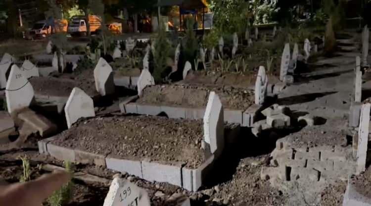 <p>Konu ile ilgili DHA muhabirinin ulaştığı belediye yetkilileri olaya ilişkin idari soruşturma başlatıldığını, adli soruşturmanın da sürdüğünü söyledi.</p>