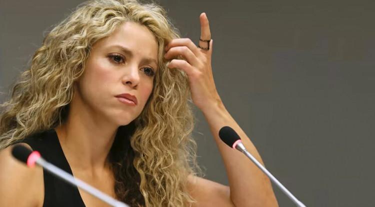 <p><span style="color:#B22222"><em><strong>Dünyaca ünlü şarkıcı Shakira'nın Peru'da tedavi gördüğü hastaneden tıbbi kayıtlarının sızdırılmasıyla ortalık karışmıştı. Olayla ilgili soruşturma başlatılırken Peru devleti sağlık kliniğine 190 Bin dolar ceza verdi.</strong></em></span></p>