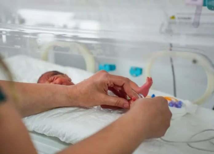 <p>'Yenidoğan Çetesi' davasının 5'inci duruşmasında mahkeme bazı tutuklu sanıkların adli kontrol şartı ile tahliyesine karar verdi. Hemşireler Hüseyin G., Nigar K. ve Mehtap S. tahliye edildi. </p>

<p> </p>
